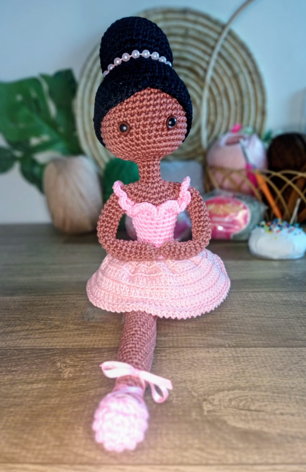 Bailarina artesanal rosa em crochê